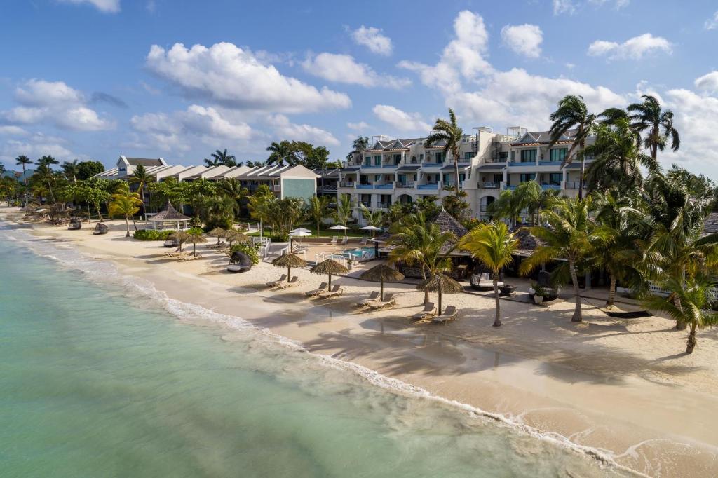 Turquoise water along Seven Mile Beach in Negril with palms and calm shoreline