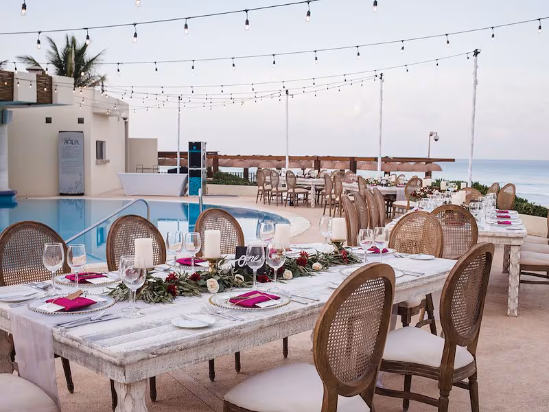 Live Aqua Beach Resort Cancún — Pool Club