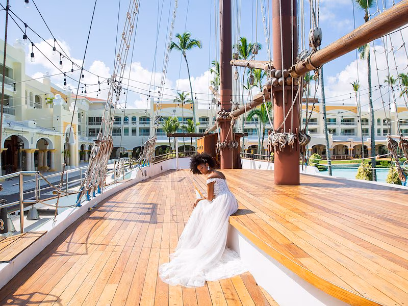 JOIA Bavaro by Iberostar — El Barco