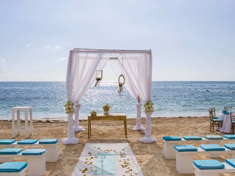 Dreams Riviera Cancun Resort & Spa — Beach